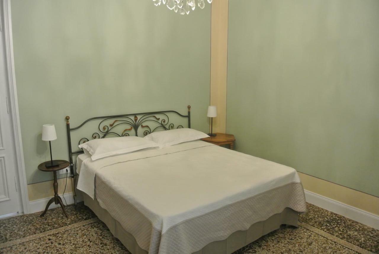 Palazzo Zecchino B&B Génova Exterior foto